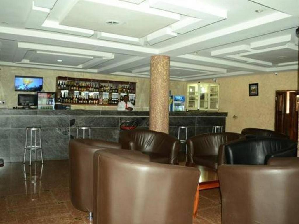 Newton Hotels Limited Оверри Экстерьер фото